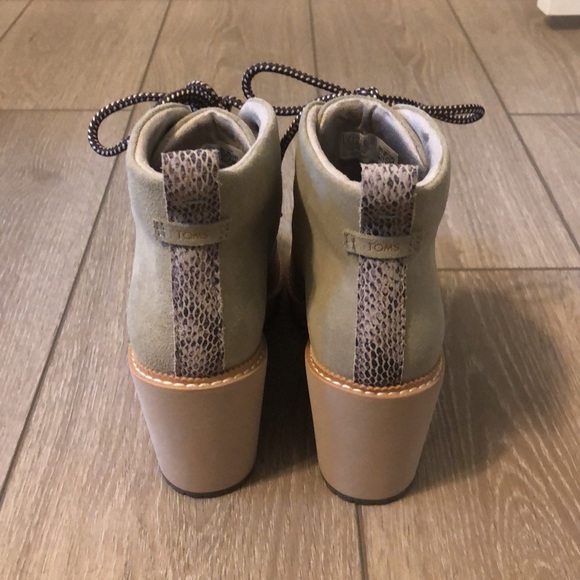 Toms Melrose Wedge Bootie. Taupe/Stone. Size 6. - Picture 11 of 13